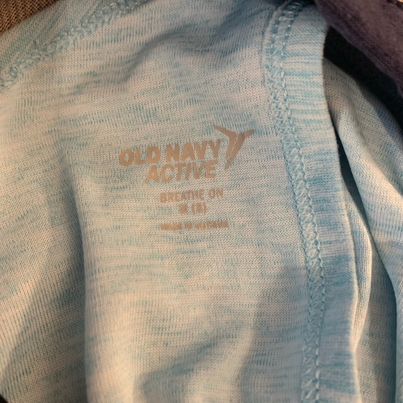 Bundle of 3 S/M athletic tops - Picture 4 of 12